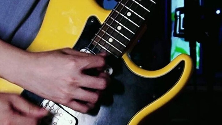 Anda dan teman Anda yang tidak mampu membeli gitar