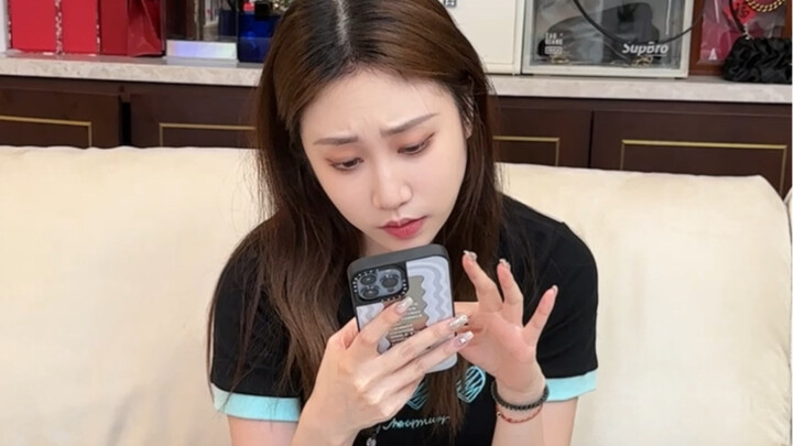 سجلات الدردشة مع صديقتي المقرّبة خط أحمر لا يمكن تجاوزه في حياتي.