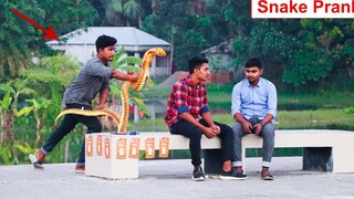 Fake Snake Prank 2021 🐍 เล่นตลกงูใหญ่ในที่สาธารณะ เล่นตลกในอินเดีย ความสนุก 4 นาที