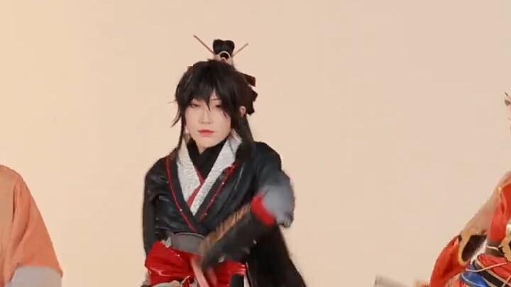 Jangkrik berganti kulit dari kotoran dan terlahir kembali [Cosplay Nama Kode Yuan Achan] Tarian lang