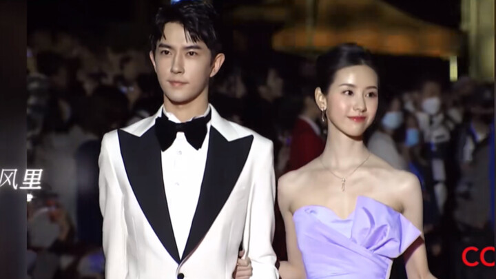 เป็นคู่รักหนุ่มสาวที่มีเสน่ห์เหนือระดับอย่างแท้จริง