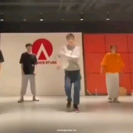 จางฮ่าว ทำไมคุณถึงมีกางเกงในเยอะขนาดนี้ นี่ก็เดือนพฤษภาคมแล้ว ยังมีใหม่อีก😂😂😂