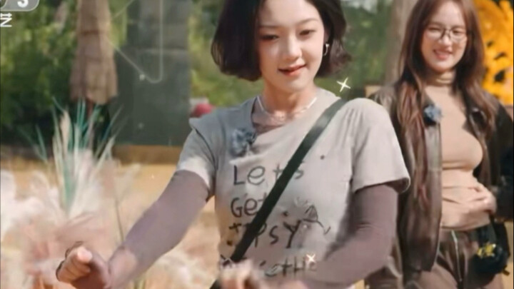 Xilinna Yigao kembali menari tarian grup wanita