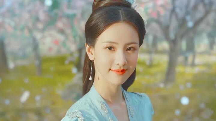 Tạo hình quá chi tiết! Trâm cài tóc của thiếu nữ toàn tông hoa lá, còn tạo hình trung niên thì cứ ph
