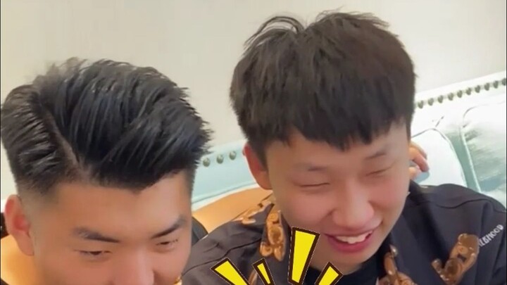 تحول زميل السكن إلى كلب مطيع صغير، وبعد أن اكتُشف الأمر قال هذا تمامًا... كانت اللحظة مذهلة بحق!