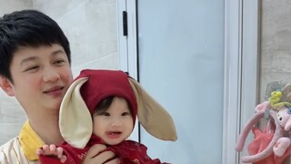 Một ngày của bố với đứa con bảy tháng tuổi bận rộn thế nào? Tôi không giấu được niềm hạnh phúc ấm áp