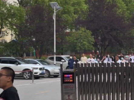 "Dengan masa muda kami, kami berjanji akan membela kemakmuran Tiongkok yang gemilang"