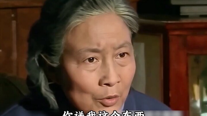 งานฉลองวันเกิดครบรอบอายุยืนของคุณย่า แต่หลานชายดันแกล้งซื้อนาฬิกามาให้เป็นของขวัญจนคุณย่าโกรธ!