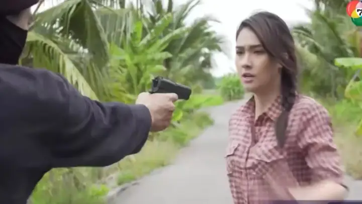 [Movie&TV]Lady Cop Got Surrounded by Mobs