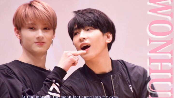 Cahaya bulan langsung menyinari mataku