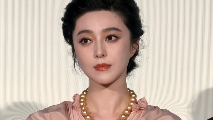 This is the unedited, natural beauty of a 44-year-old with god-tier looks.