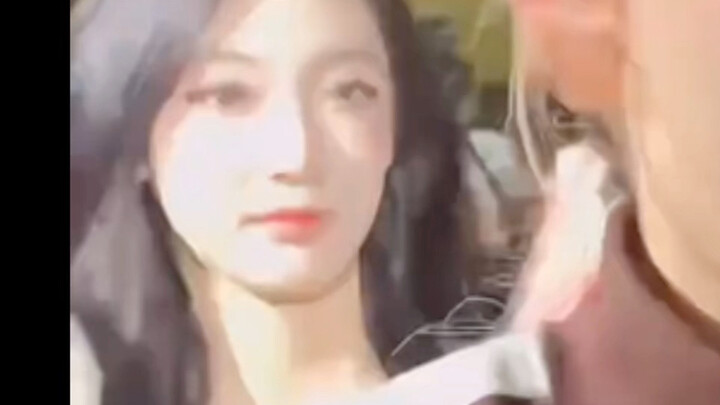 Aku benar-benar penasaran, sebenarnya sebesar apa mata asli Ning Yizhuo? Katanya matanya menempati s