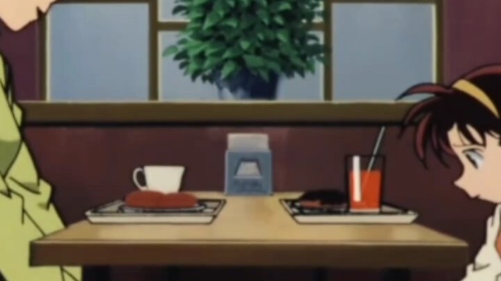 Everyone in the world knows that Conan likes Xiaolan, but Xiaolan doesn't know...