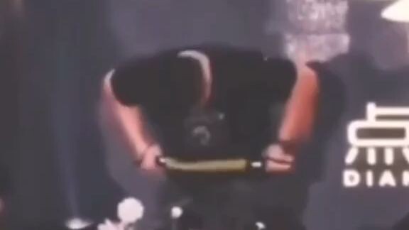 Bro be like : Yeah watch me