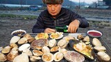 [조개구이]  숯불에 구운 각종 싱싱한 조개구이에 혼술 한 잔! (Charcoal grilled Clams & Soju) 요리&먹방!! - Mukbang eating show