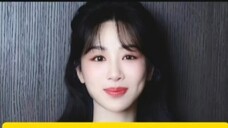 นางเอกของ "ธุรกิจครอบครัว" คือ Yang Zi ตั้งแต่ต้นจนจบและโปสเตอร์แนวคิดใหม่มีแนวคิดทางศิลปะที่ยอดเยี่
