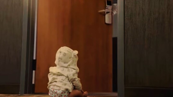 Sembunyi-sembunyi taruh bayi di depan pintu orang tua lalu kabur—lihat reaksi mereka! | Kehidupan Se