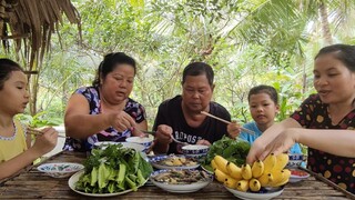 Hái Hết Đủ Loại Rau Vườn Đem Về Chấm Cá Kèo Kho Lạc| TKQ & Family T817