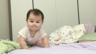 大家帮我看一下孩子，我去上个厕所