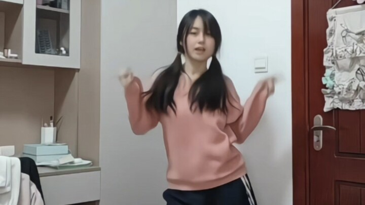 惊，某女放学在家疯狂卖萌一分钟之这么可爱真是抱歉