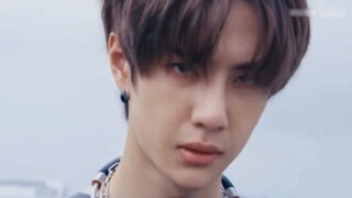 [Bo Jun Yi Xiao] [Ji Wu Fan Gu] Dark-bellied, possessive, and extremely strong CEO ✘ Cold, kind, and