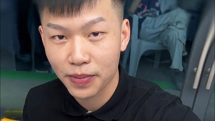 ผู้ประกาศที่รักแฟนคลับมากที่สุด จนถึงขั้นทำกระเป๋าแฟนคลับหญิงออกมา
