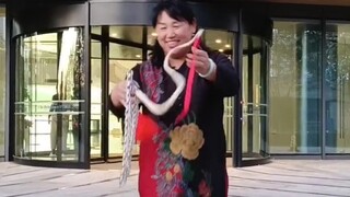 卡  尔  蜜  拉  叫  你  赶  紧  起  床