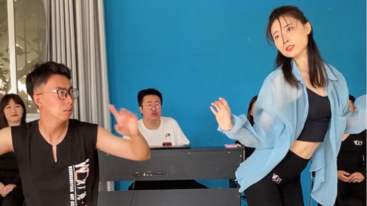 Director Zhang: Are you saying my performance isn’t convincing?