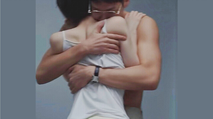 อ่า มือและเอวพวกนี้... ใครจะรู้! ! เหมือนอยากจะลูบไล้เธอเข้าไปในตัว... คนงานเหนื่อยก็ต้องดูของดีๆ แบ