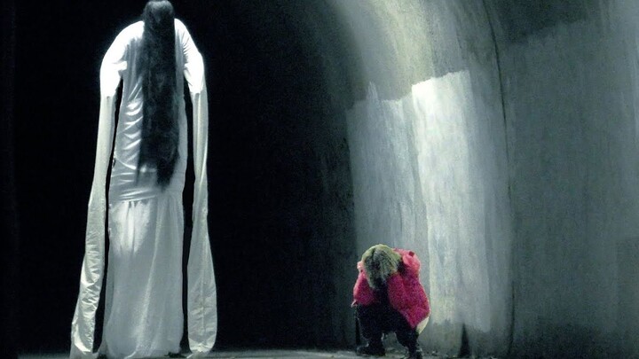 When you encounter a giant Sadako on the streets of Japan at night (Japanese horror prank)