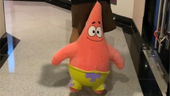 Pacarku... sungguh, satu gerakan darinya menghangatkan seluruh tubuhku... begitu perhatian!