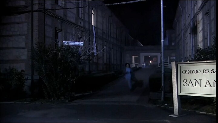 resumiendo un poco la serie titulada " El internado, laguna negra" veanla