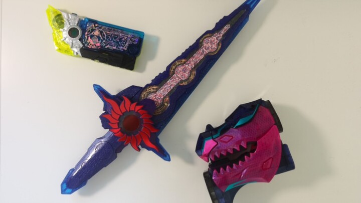 Reiwa Kamen Rider Tiga Bentuk Akhir DX
