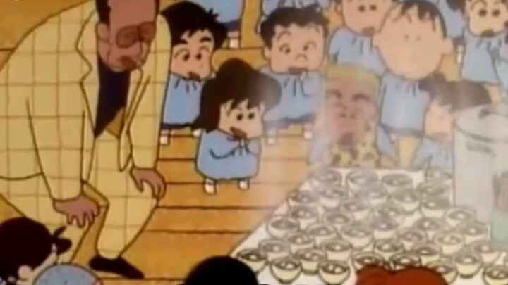 [Makanan Crayon Shin-chan] Shin-chan dan Miya makan jagung rebus, TK makan bola ketan kacang merah, 