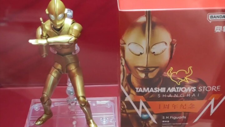 [这。。也太抽象了]万代 上海魂店1周年限定 S.H.F 金色奥特曼 展示