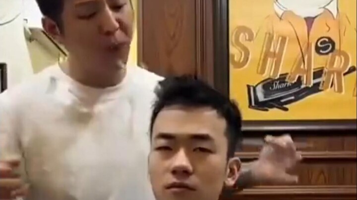 兄弟有点痰吐在身上的