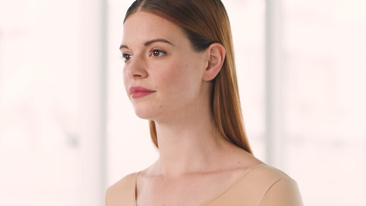 Bảo mẫu máy hiền lành hóa ra lại là con người!