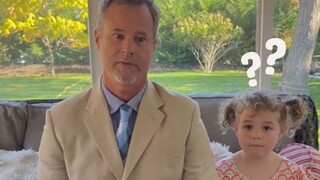 爸爸拉着女儿假装在拍求职视频，对着镜头一顿胡编，女儿实在忍无可忍了