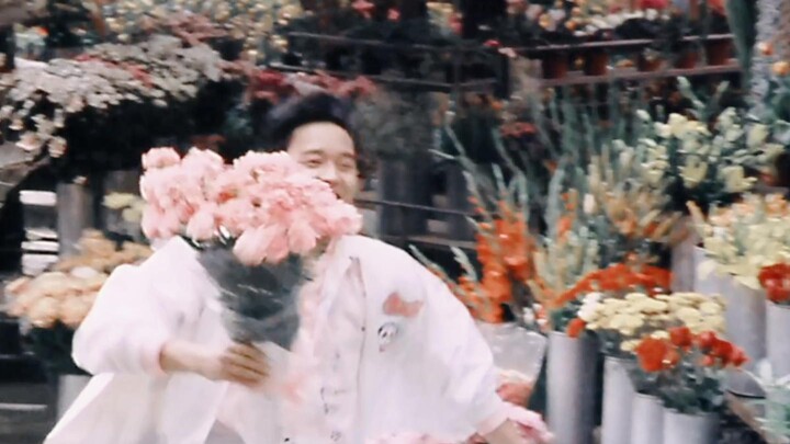 "Mengikat, mencium, angin musim semi meniupku?" - "Jatuh Cinta Karena Dirimu"