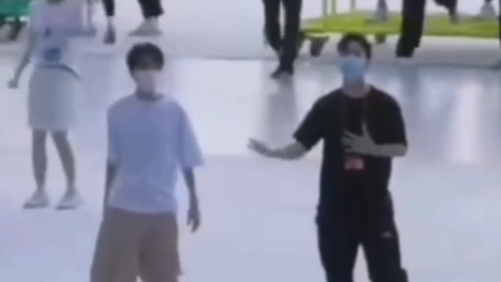 Bopo yang sedang latihan di belakang panggung! Sangat ganteng!