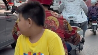 下班路上碰见自己的学生，感觉他怎么好像很着急回家的样子