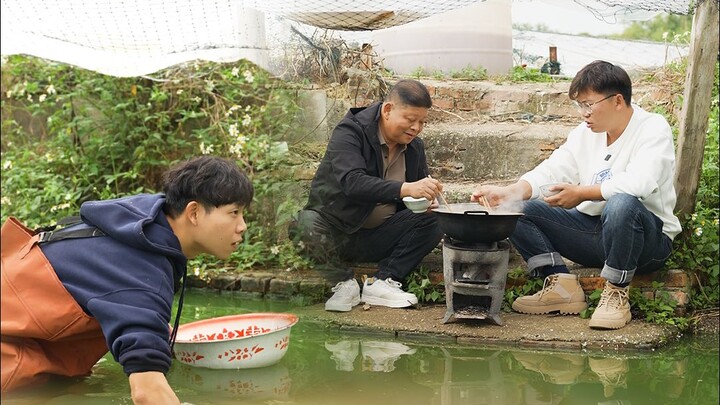 Today, we’re not just going for shrimp paste freedom—we’re diving into the freshest “shrimp hot pot”