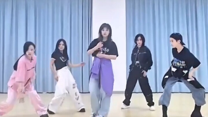 Kak Lang, aku benar-benar nggak punya waktu buat main sama kamu! Latihan pertama grup Li Sheng untuk