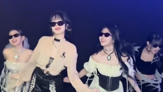 Hong Encai x Heo Yunzhen x Natty x Julie ความท้าทาย "บ้า" 《 Igloo'