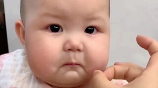 姑姑又来玩我了 …… 大人们的快乐我真的搞不懂！