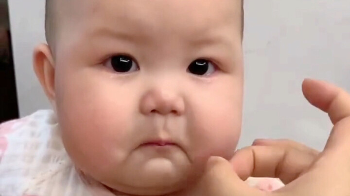 Bibi lagi main-main sama aku…… Aku benar-benar nggak ngerti kebahagiaan orang dewasa!