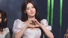 (G)I-DLE 231215 Miyeon shows no signs of fatigue during live broadcast of "Lilac"|Music Bank Global