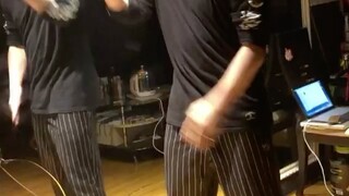 Tôi nghe nói các bạn muốn xem sự bùng nổ cơ bắp phải không?