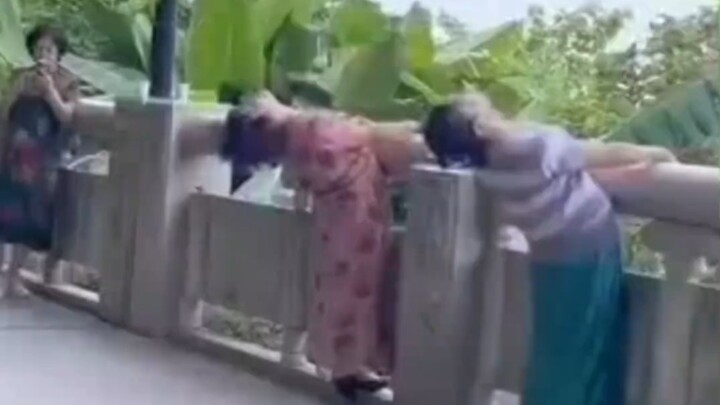 With strength to uproot mountains and spirit to overshadow the world