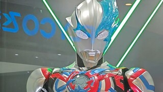 Shanghai [Pameran Jiwa Pahlawan Super] Ultraman Blaze SHF Seukuran Asli